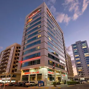 Ramada Downtown מלון