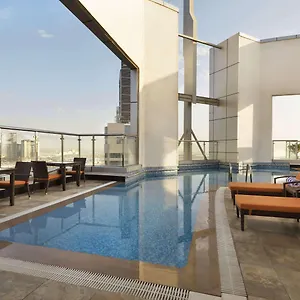 Ramada Corniche מלון