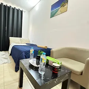 Corniche Street - Luxury Проживание в семье